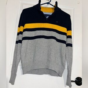 Tommy Hilfiger color blockish quarter zip. 🌼🦜